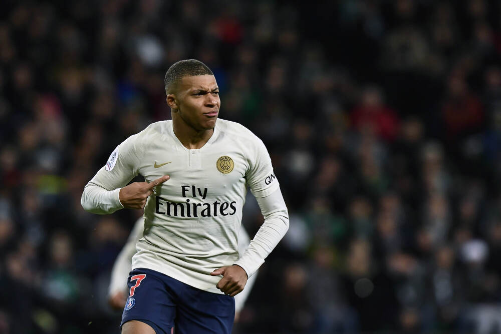 普拉达(01913)拟6658.8万欧元购入米兰物业